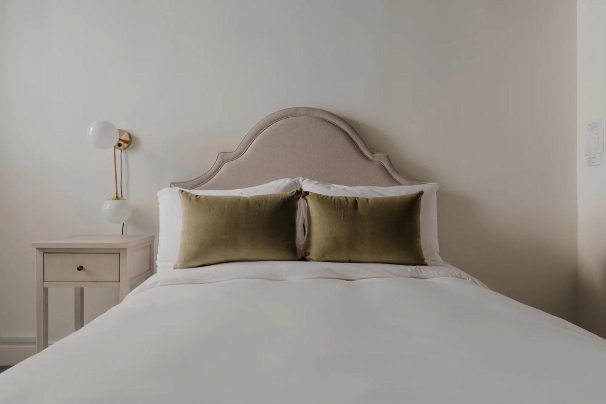 Dupont Circle Embassy Inn By Found Washington Bagian luar foto